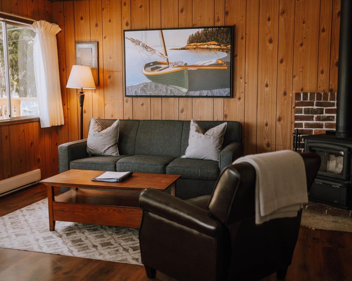 Page'S Resort & Marina Gabriola Экстерьер фото